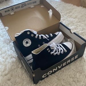 New never worn platform converse